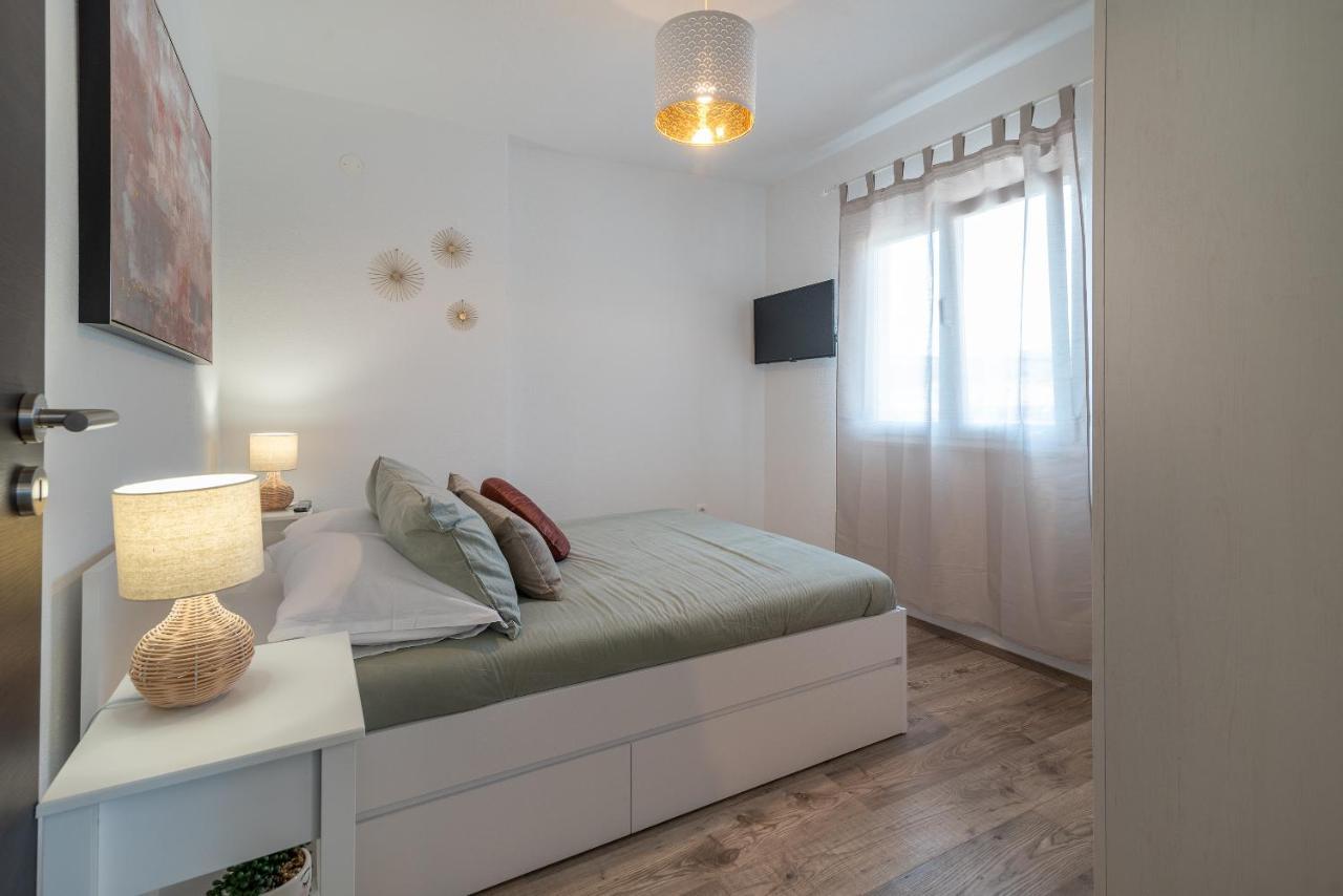 Beach Apartman Marela Slatine Eksteriør billede