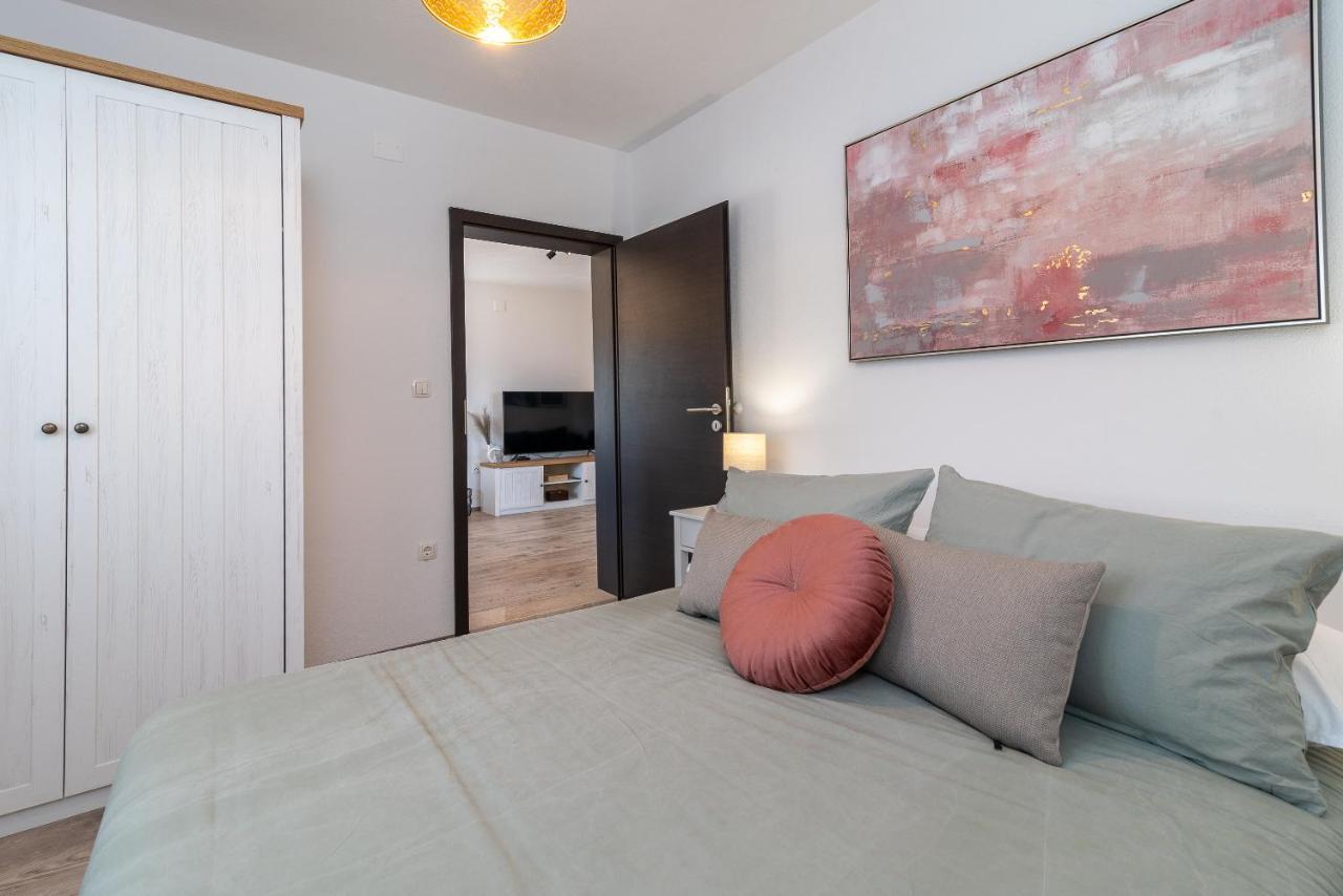 Beach Apartman Marela Slatine Eksteriør billede