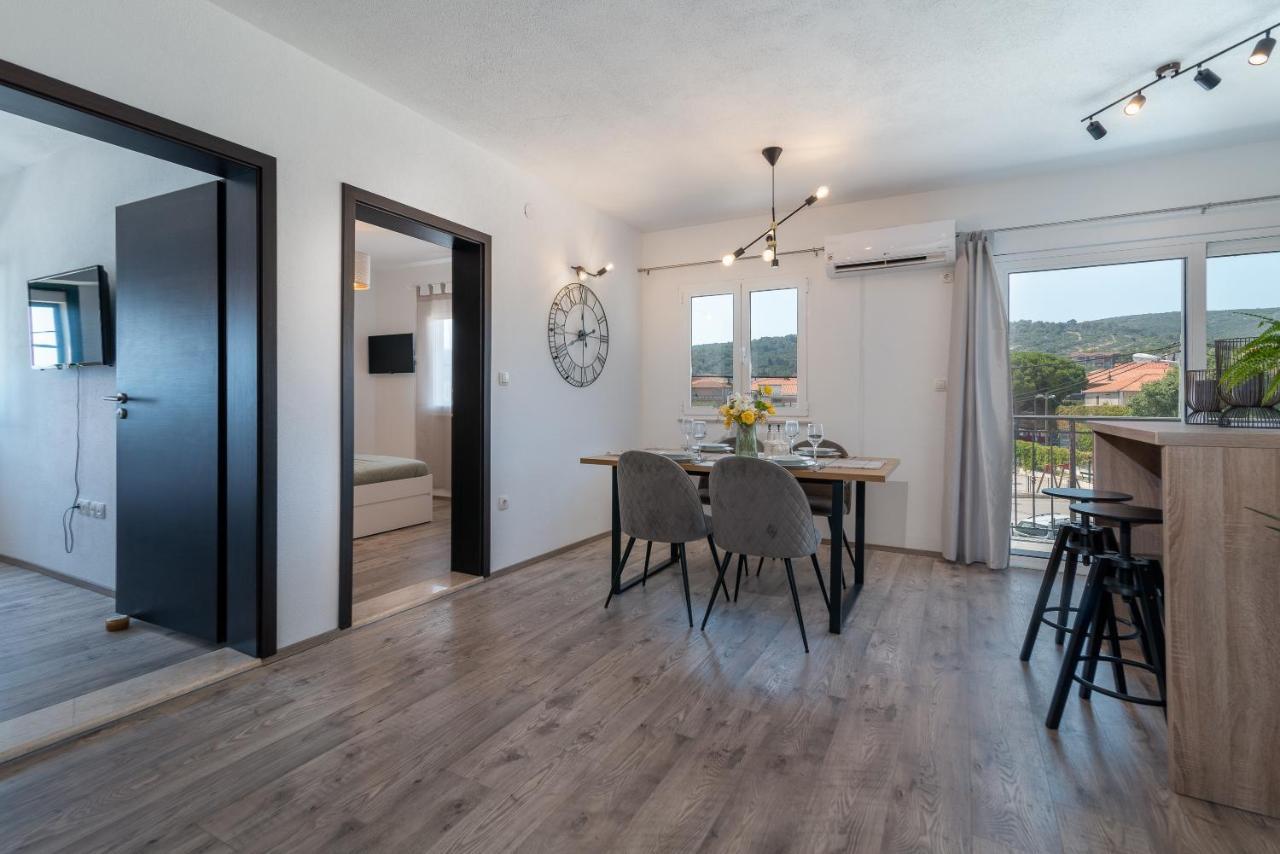 Beach Apartman Marela Slatine Eksteriør billede